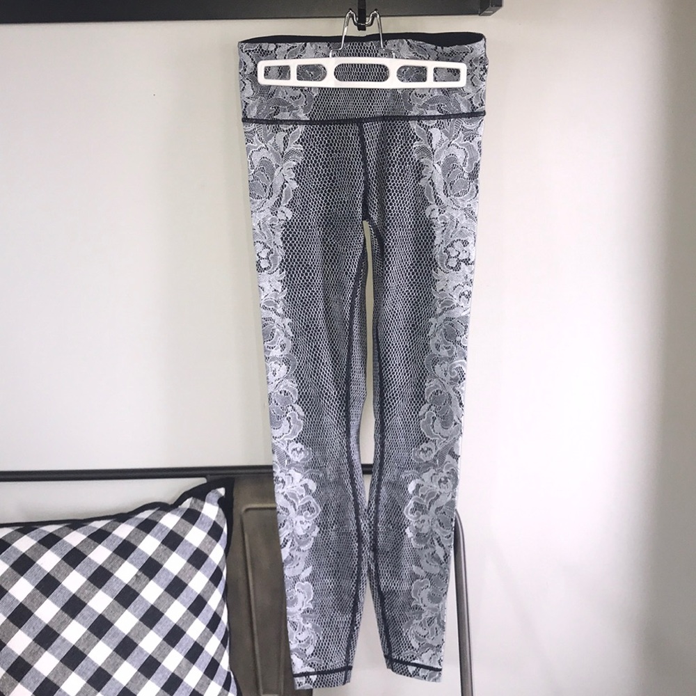 Lululemon size six run tights new